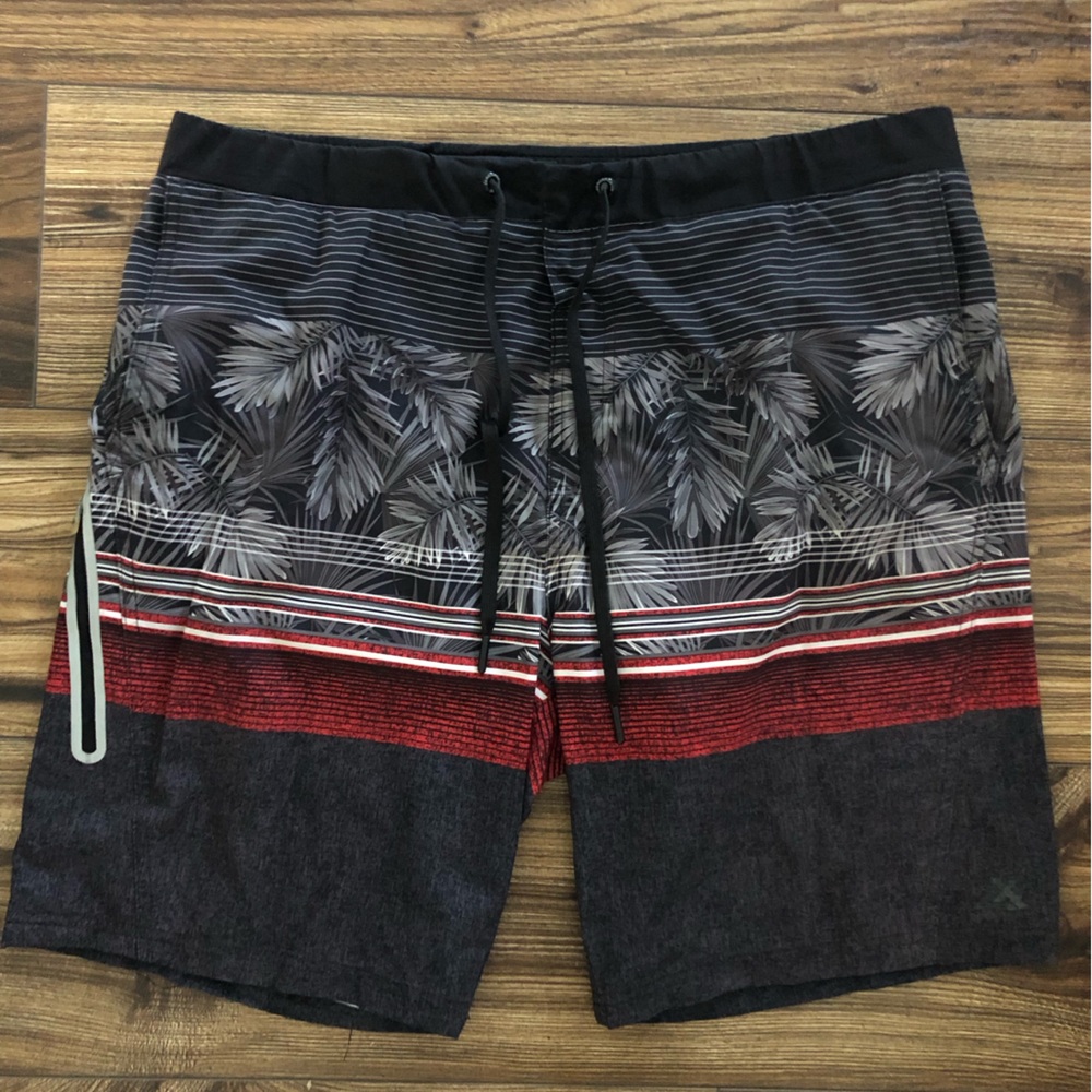 Men’s swim trunks size L
